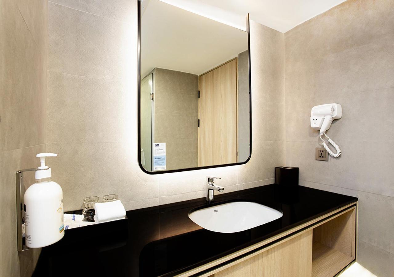 Holiday Inn Express & Suites Bangkok Central Pier By Ihg Exterior photo
