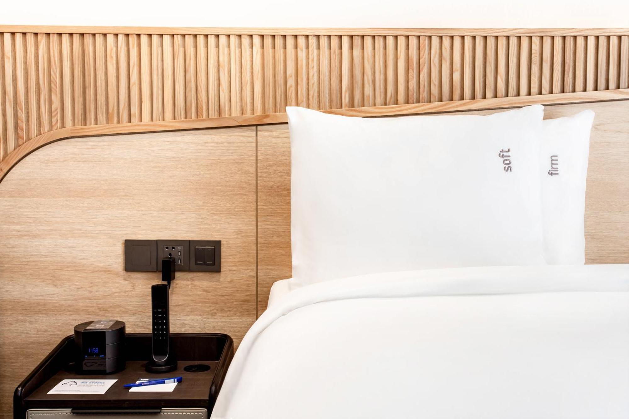 Holiday Inn Express & Suites Bangkok Central Pier By Ihg Exterior photo