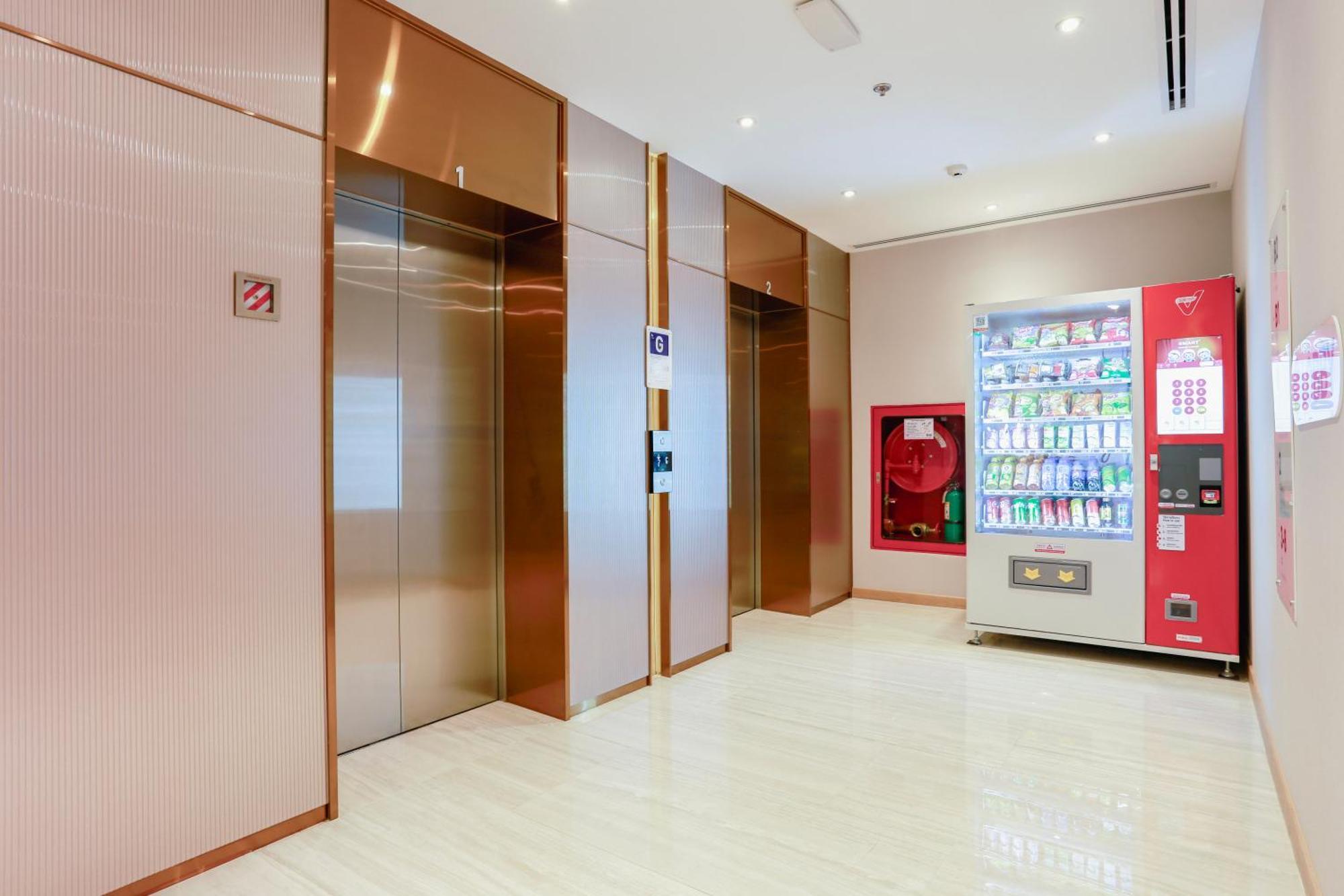 Holiday Inn Express & Suites Bangkok Central Pier By Ihg Exterior photo